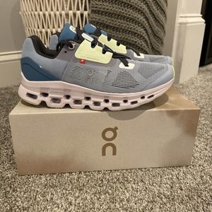 LIKE NEW Womens On Cloudstratus Chambray Lavender Size 7 Running Shoes Sneakers